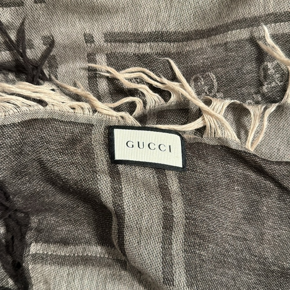 Authentic Gucci Jacquard Patter Scarf - Picture 5 of 5